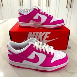 Nike Dunk Low Sneakers